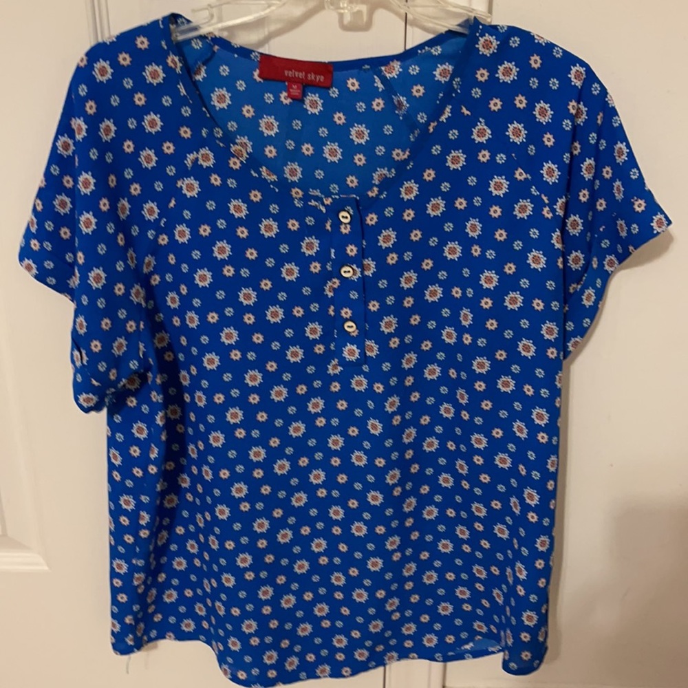 Brand: Velvet Skye Color: Blue with orange white flowers Size: Medium